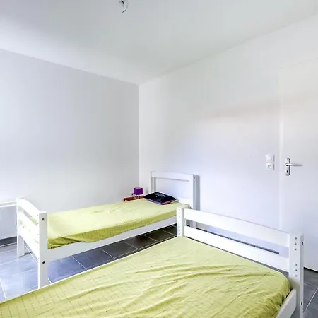 - T2 Avec Parking, Balcon Et 4 Couchages