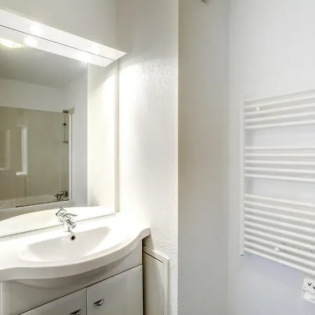 Apartment - T2 Avec Parking, Balcon Et 4 Couchages